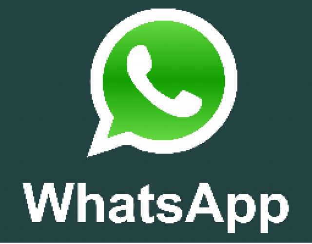 Whatsapps logo med en vit telefonlur i en grön pratbubbla, texten WhatsApp under